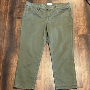 Sonoma Women's Cropped Capri Green Pants